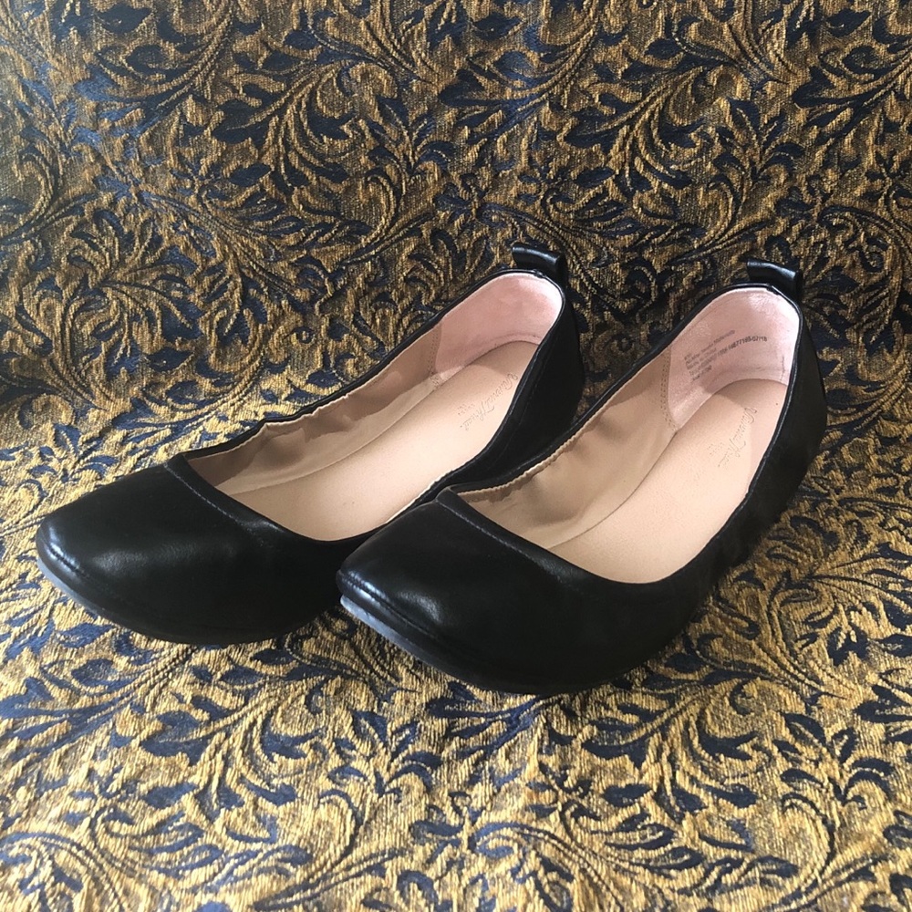 ⬇️⬇️ Universal Thread Black Ballet Flats EUC